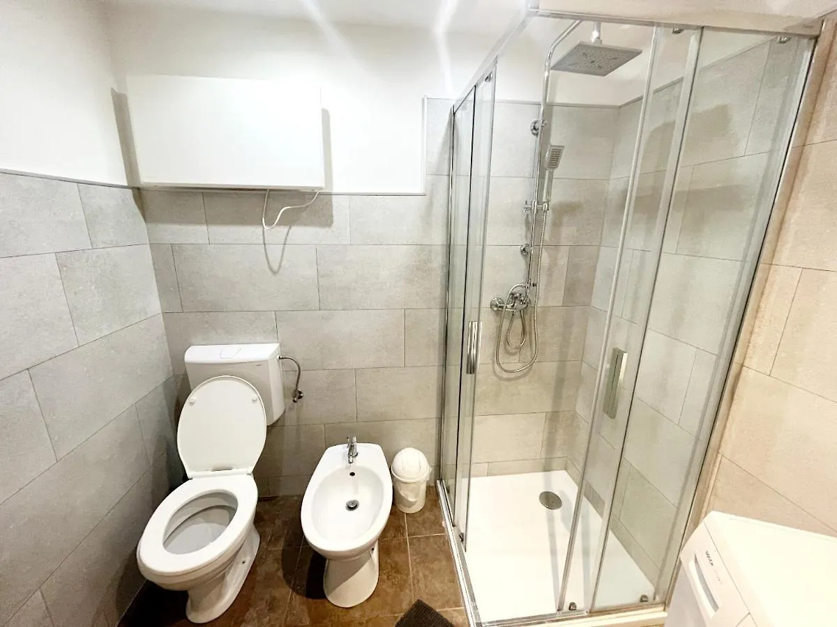Budapest Easy Flat Oktogon 0*,